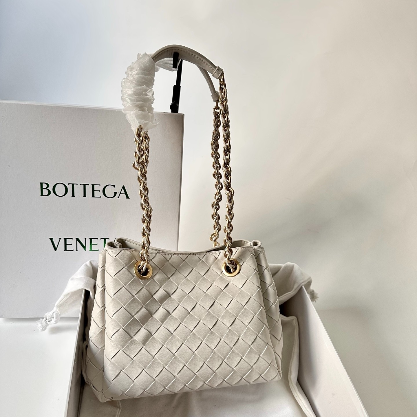 ボッテガヴェネタ　クラッチバッグ　ホワイト　マキシイントレチャートレザー　白 BOTTEGA VENETA ボッテガ・ヴェネタ クラッチバッグ イントレ