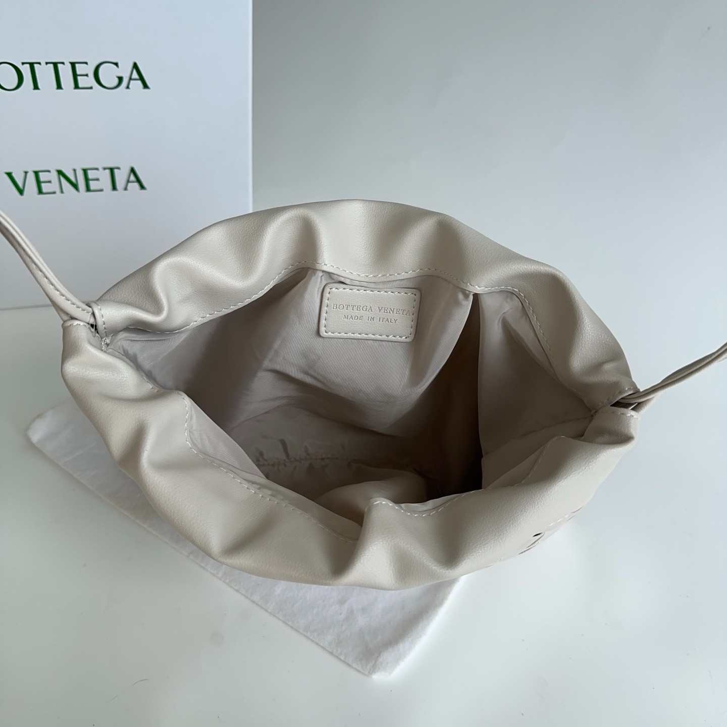 人気 イントレチャートレザー ボッテガ・ヴェネタ ダストバッグ