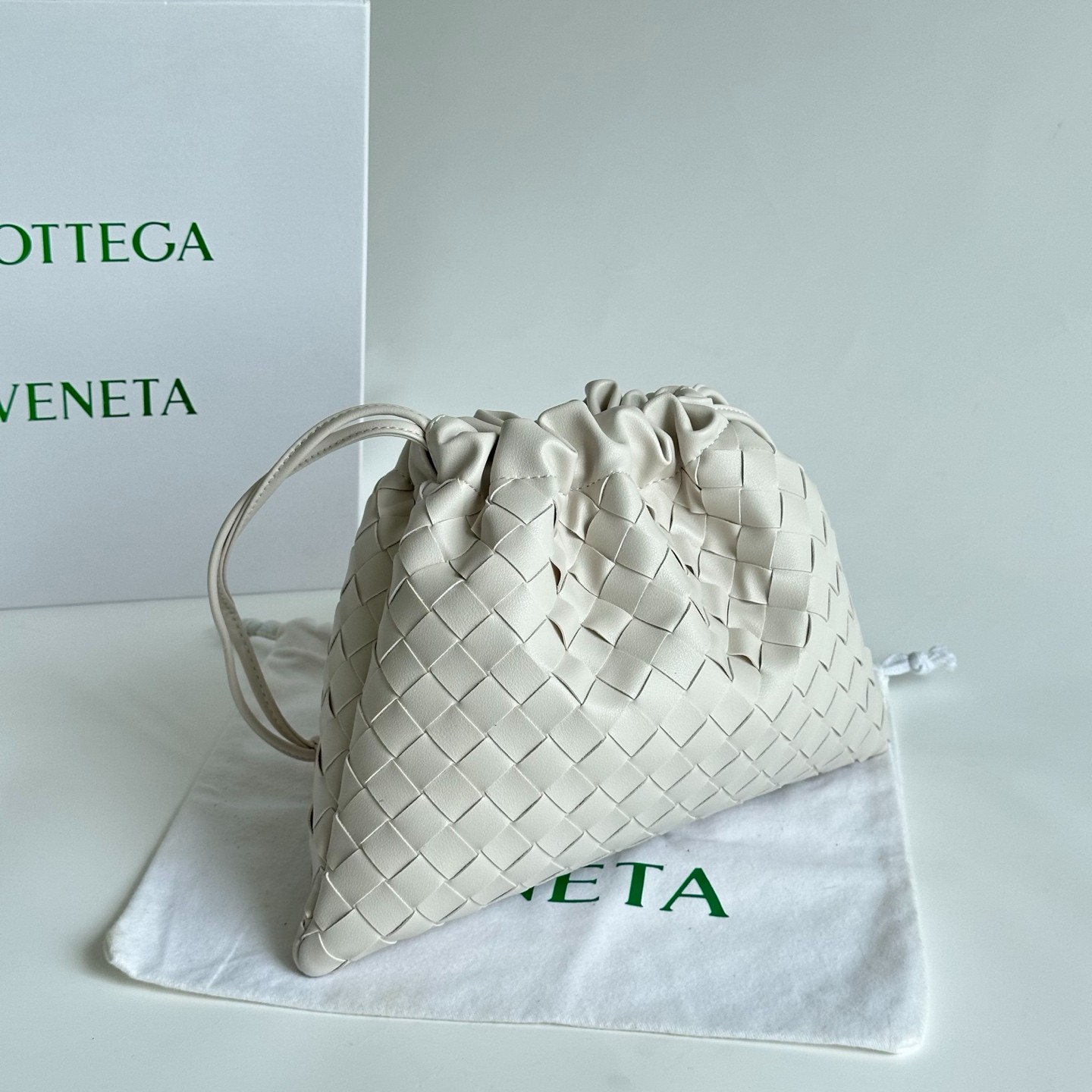 人気 イントレチャートレザー ボッテガ・ヴェネタ ダストバッグ