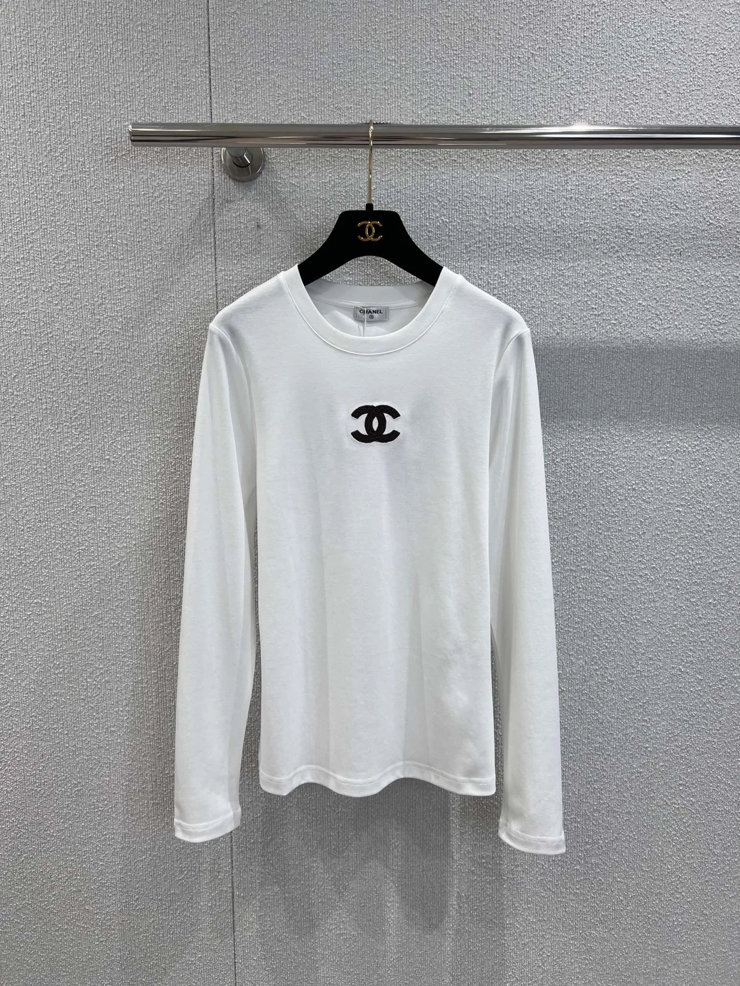 シンプル クルーネック コットン 長袖Tシャツ シャネル Tシャツ コピー ホワイト シンプル クルーネック コットン 長袖Tシャツ シャネル Tシャツ コピー ホワイト