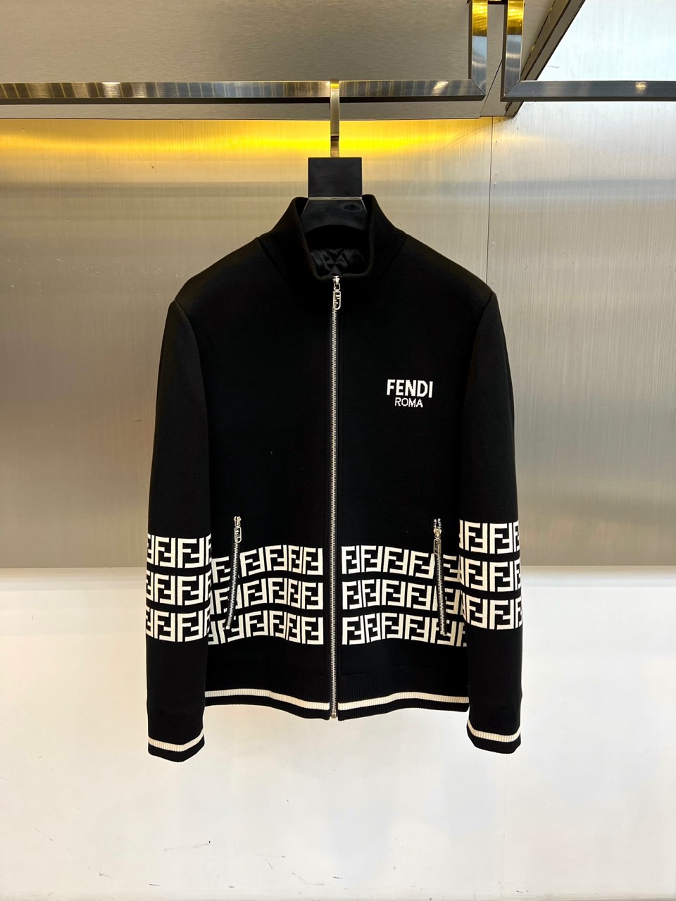 洗練された エレガント ブルゾン フェンディ ジャケット 偽物 ブラック