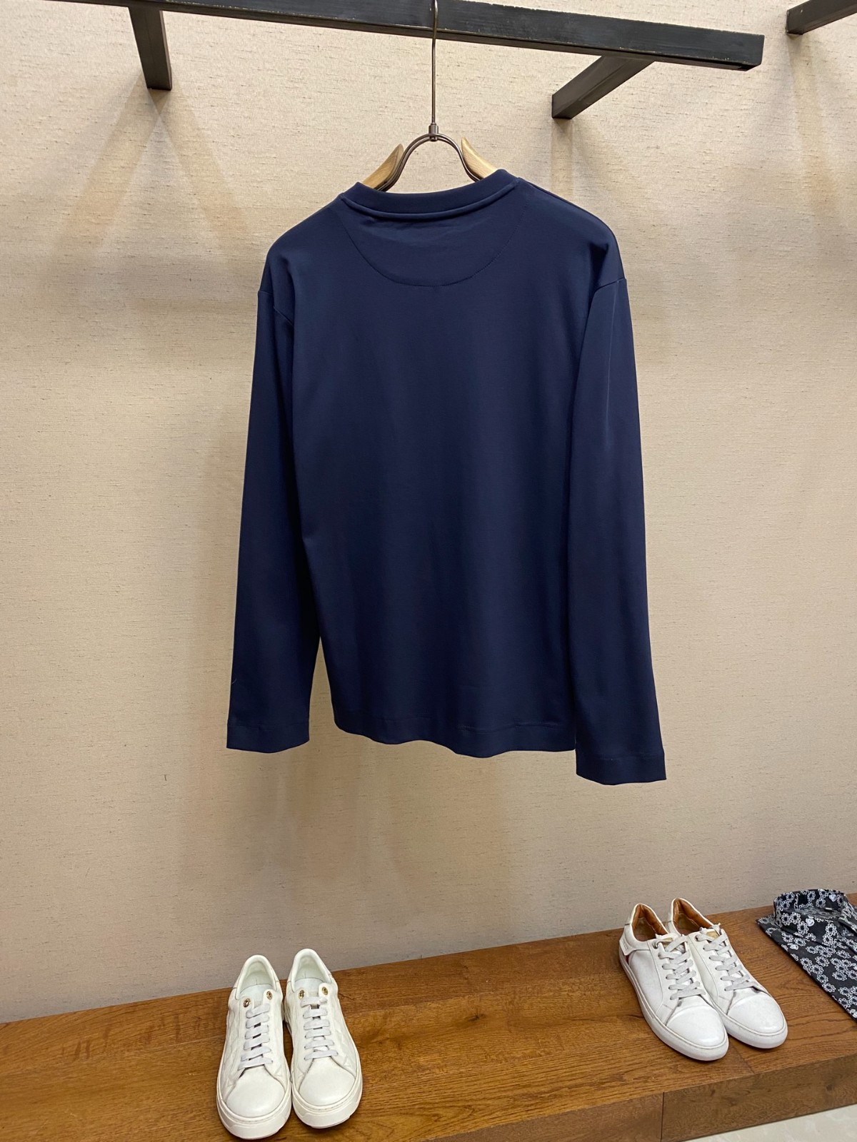 シンプル ロゴ刺繍 クルーネック フェンディ Tシャツ 偽物 長袖T