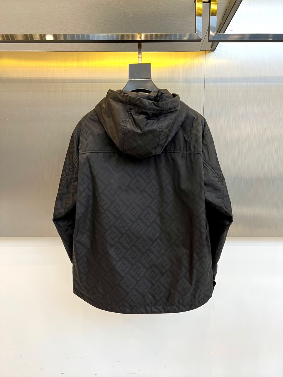 FENDI フード付きジャケット ブラック FFロゴ総柄 フード付きジャケット フェンディ ジャケット 偽物