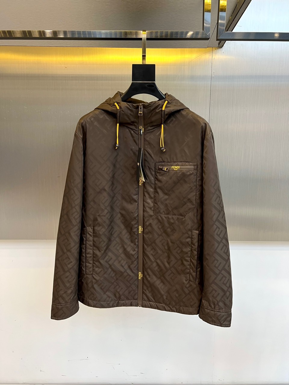 FENDI フード付きジャケット ブラック/イエロー FENDI - フェンディ FENDI ジャケット シャツカラー ゴー トゥ