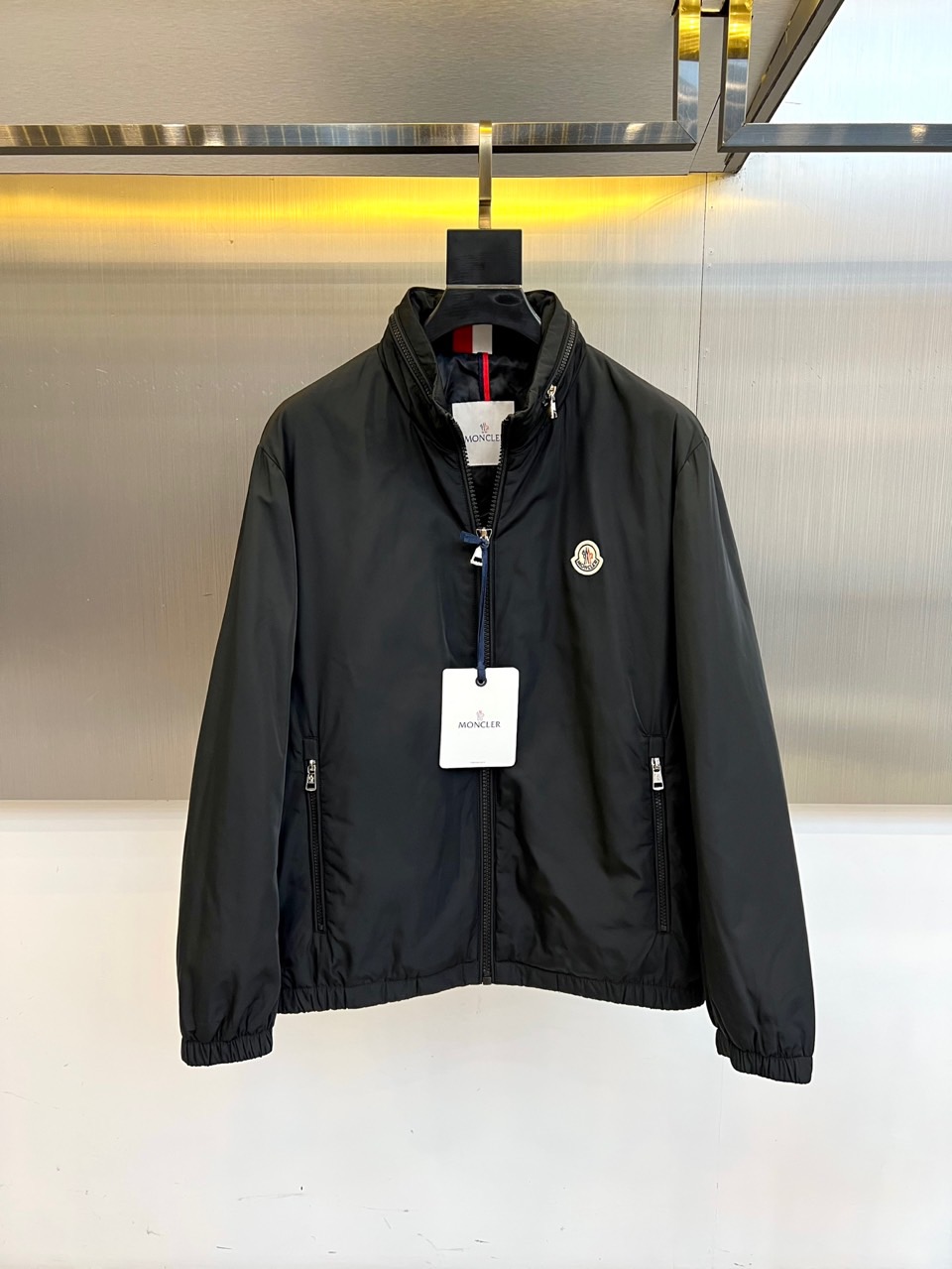 フード収納可能 モンクレール ジャケット 偽物 メンズ ブルゾン ブラック