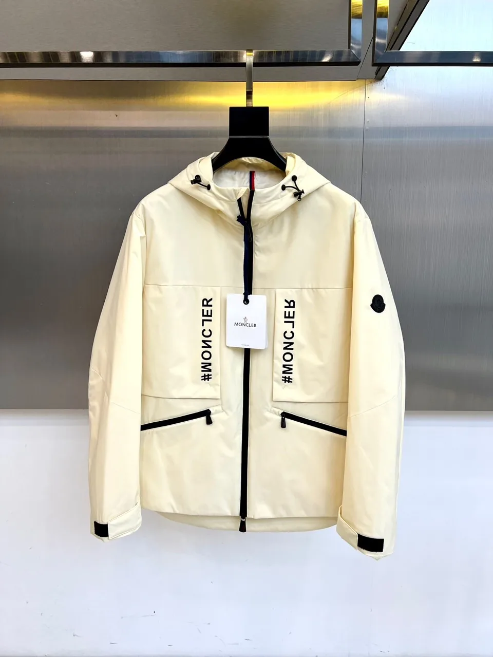 定番 お洒落 マウンテンパーカー モンクレール ジャケット 偽物 アウトドアジャケット ベージュ 定番 お洒落 マウンテンパーカー モンクレール ジャケット 偽物 アウトドアジャケット ベージュ