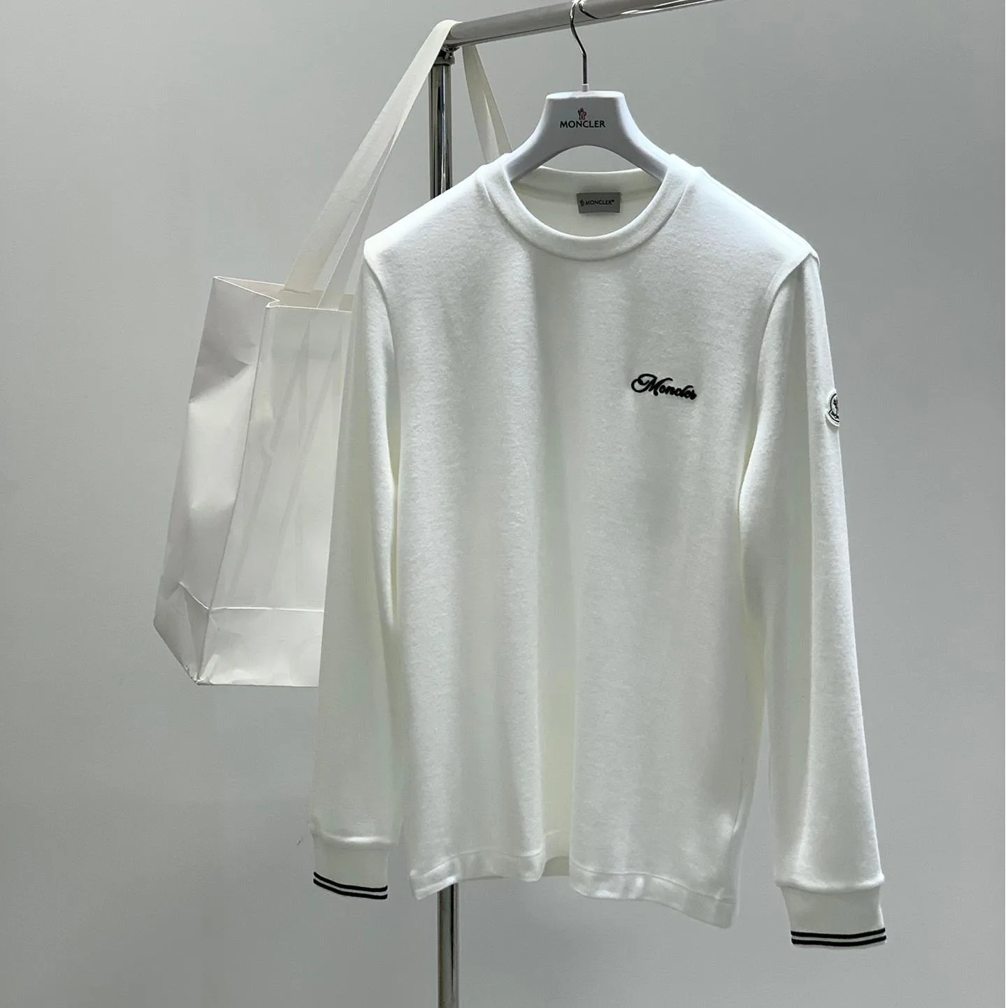 モンクレール Tシャツ 偽物 カジュアル ロゴ 長袖Tシャツ 合わせやすい トップス モンクレール Tシャツ 偽物 カジュアル ロゴ 長袖Tシャツ 合わせやすい トップス