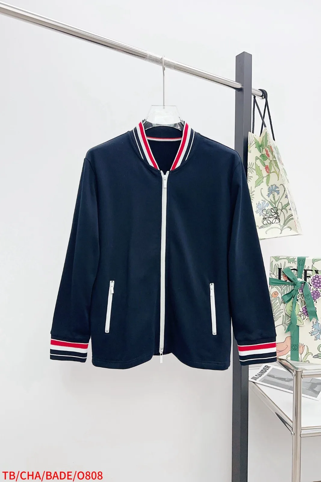 カジュアル 合わせやすい トムブラウン ジャケット 偽物 ボンバージャケット ネイビー カジュアル 合わせやすい トムブラウン ジャケット 偽物 ボンバージャケット ネイビー