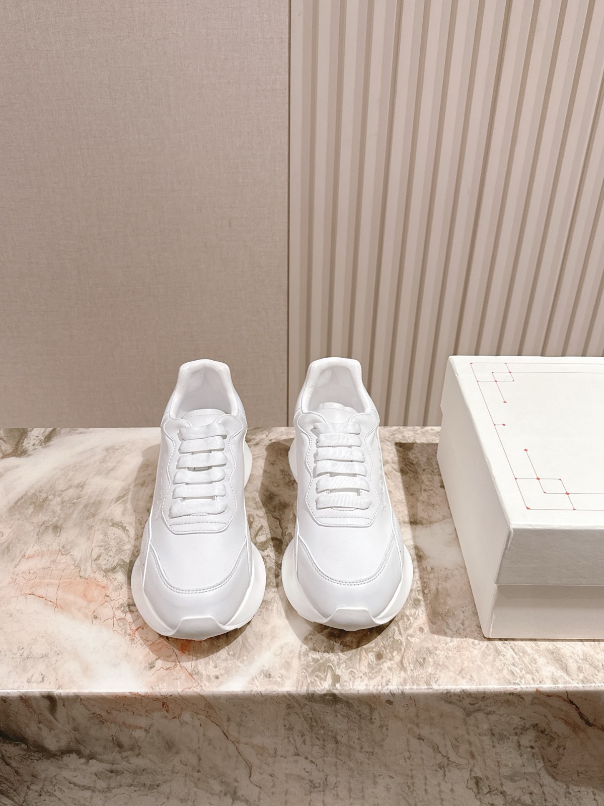 洗練された シンプル スプリントランナー アレキサンダー