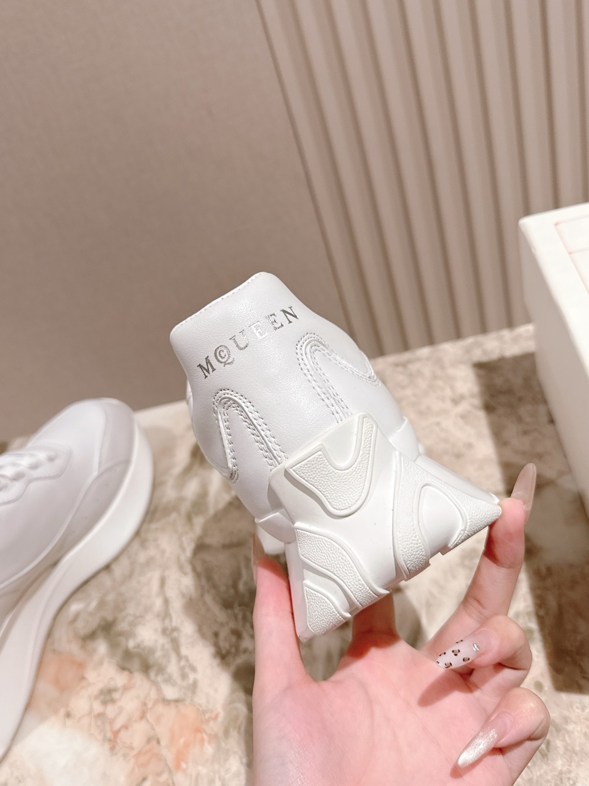 アレキサンダーマックイーン スプリントランナー メンズ28cm【新品 未使用品】 洗練された シンプル スプリントランナー アレキサンダー