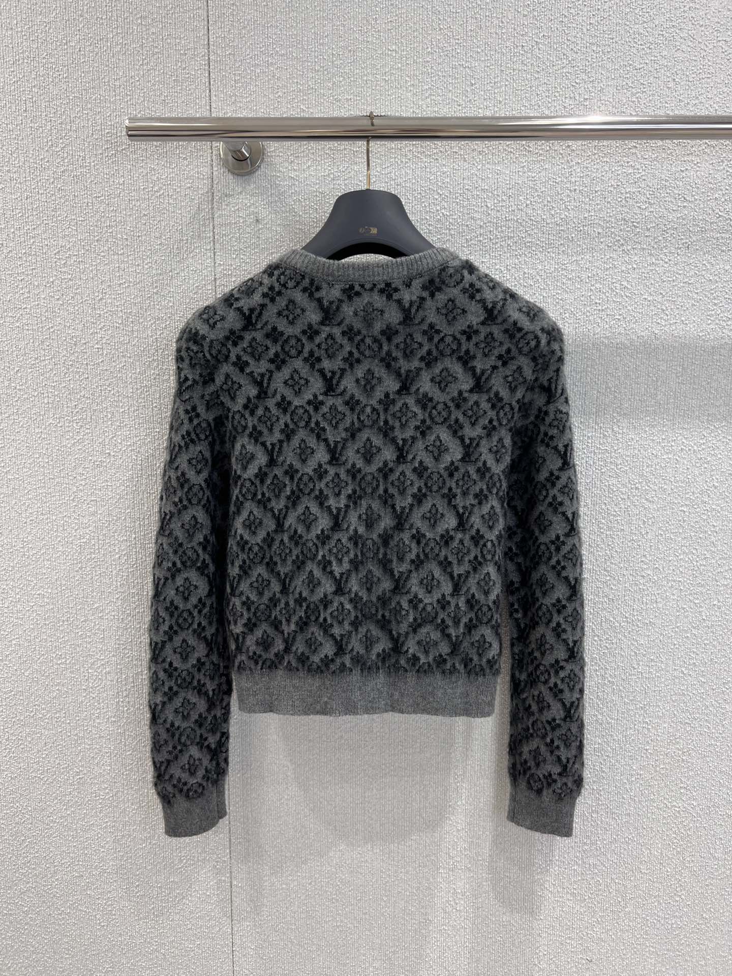 未使用級 LOUIS VUITTON ルイヴィトン グレー カーディガン XL ルイ・ヴィトン ニット コピー モノグラム クルーネック