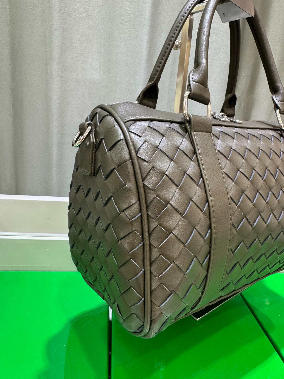 人気 イントレチャートレザー ボストンバッグ ボッテガ