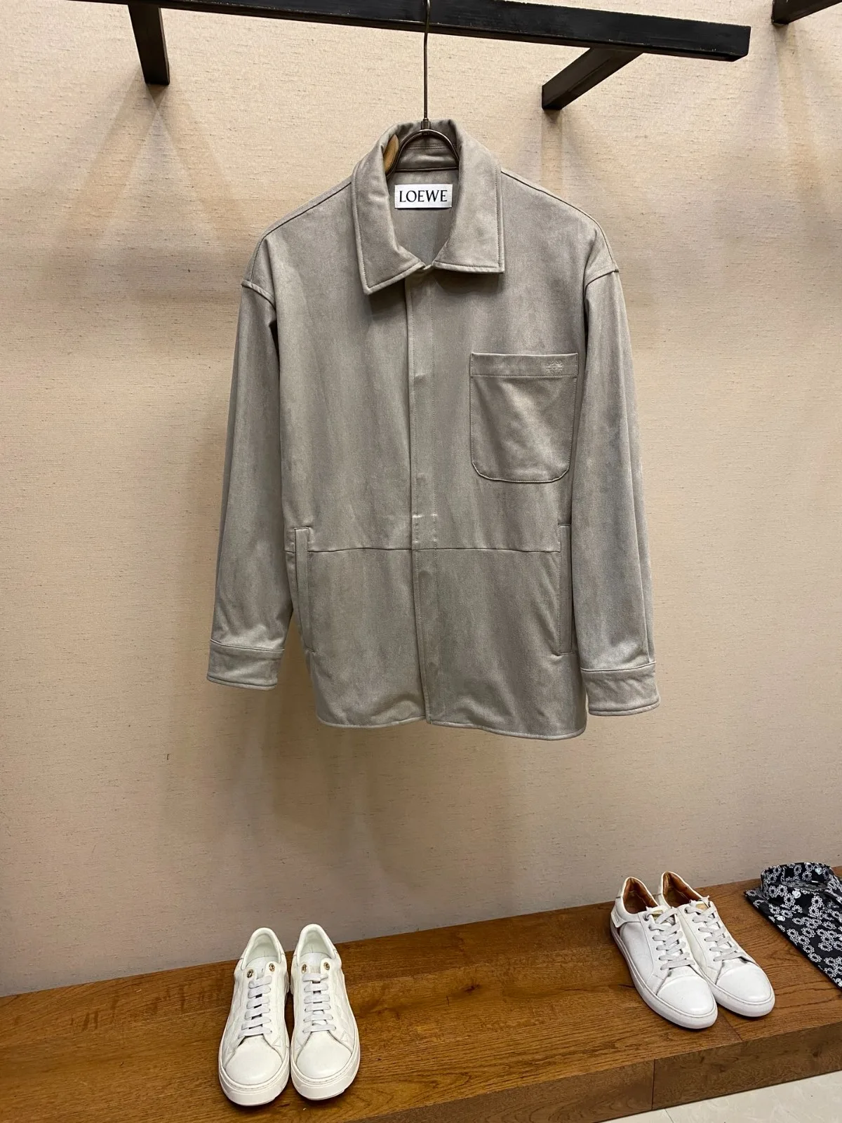 洗練された カジュアル 上品 オーバーシャツ ロエベ シャツ コピー スエード 