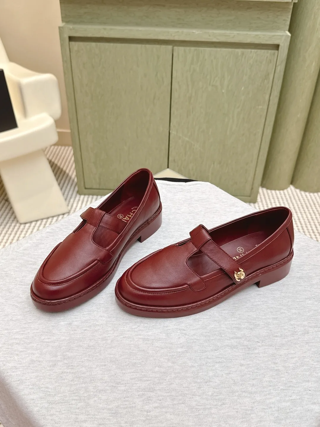上品 25K ローファー シャネル シューズ コピー シンプル ターンロック