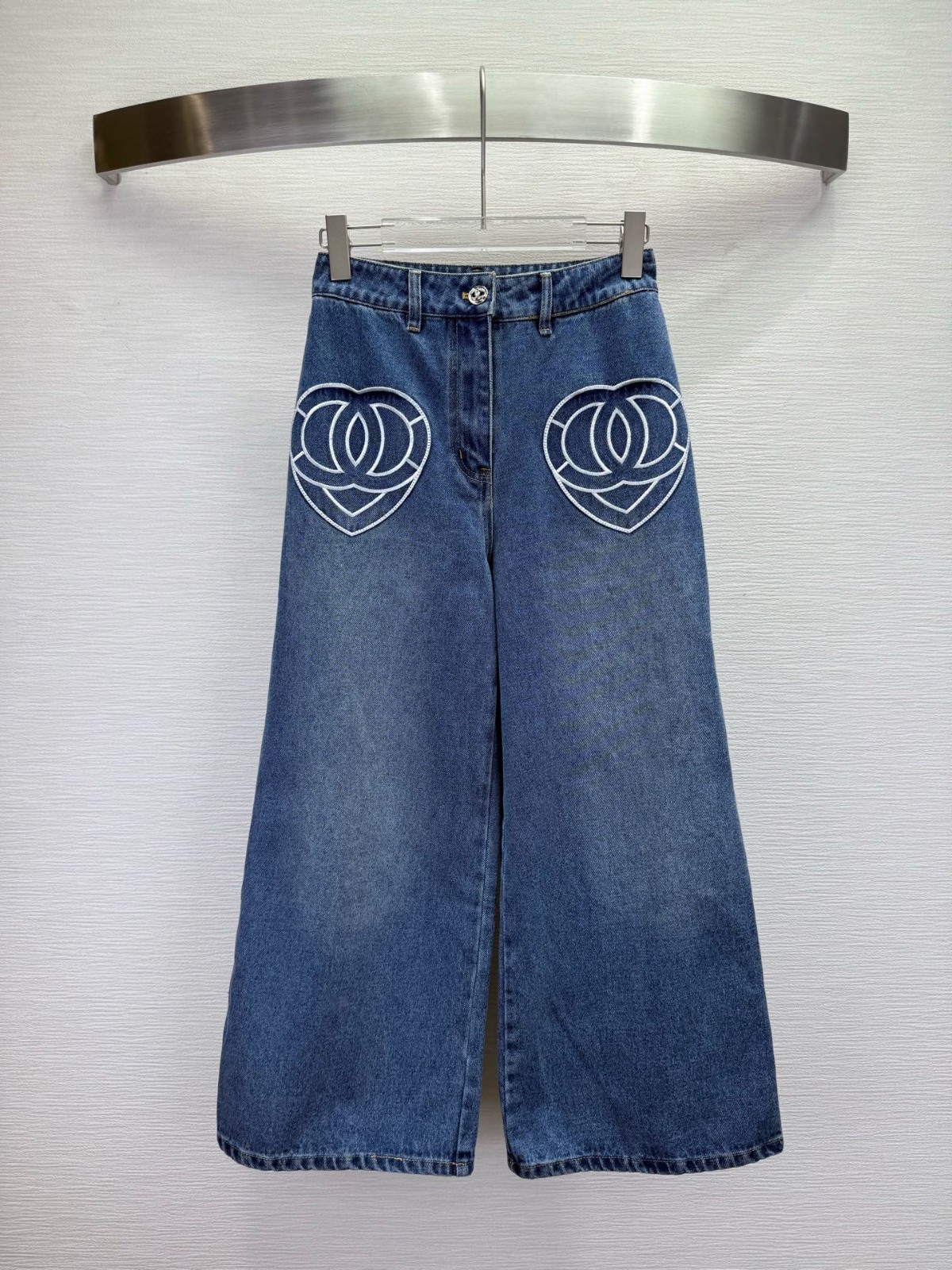 CHANEL デニム ワイドレッグパンツ 目を引く ワイド デニムパンツ シャネル ジーンズ 偽物 合わせやすい