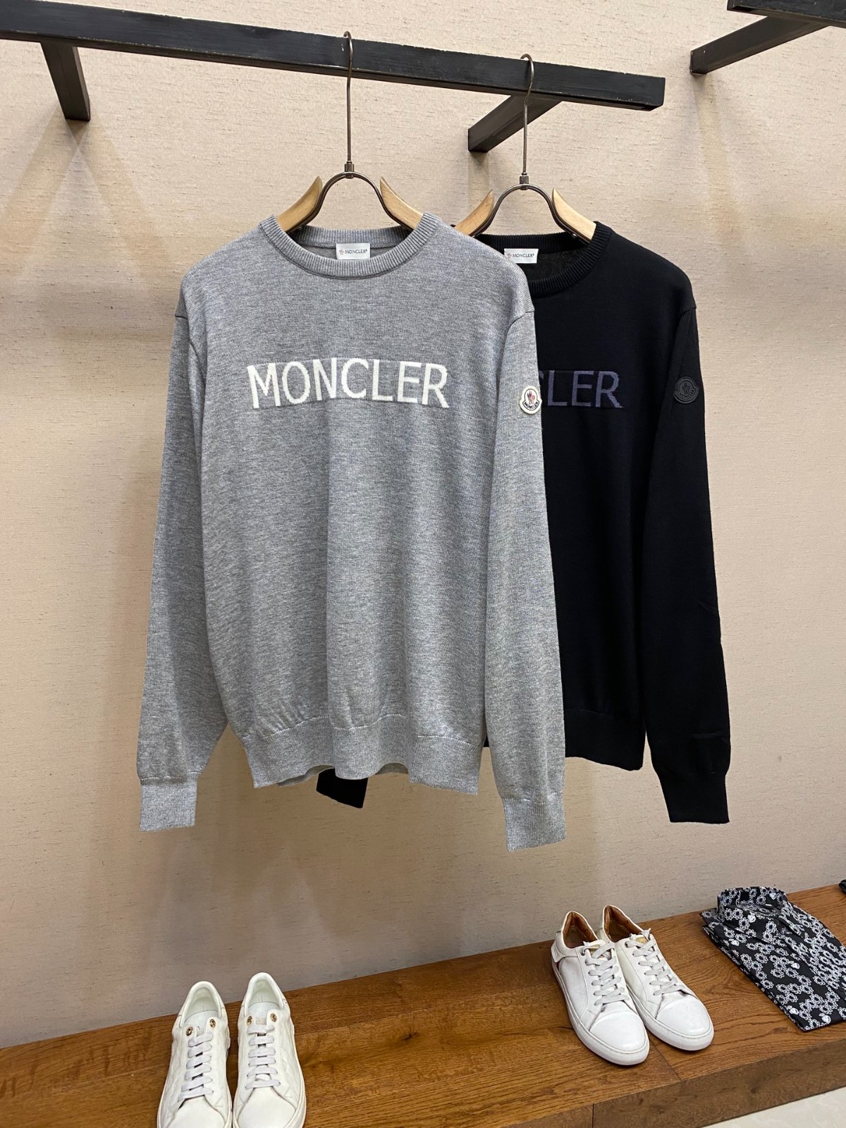 シンプル ジャガードロゴ モンクレール セーター 偽物 クルーネック プルオーバー