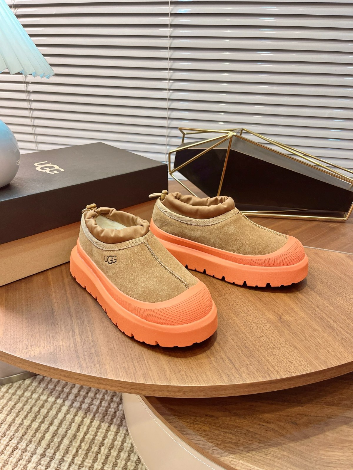 UGG アグ スーパーコピー 目を引くカジュアル スエード スリッポン レディース メンズ UGG アグ スーパーコピー 目を引くカジュアル スエード スリッポン レディース メンズ