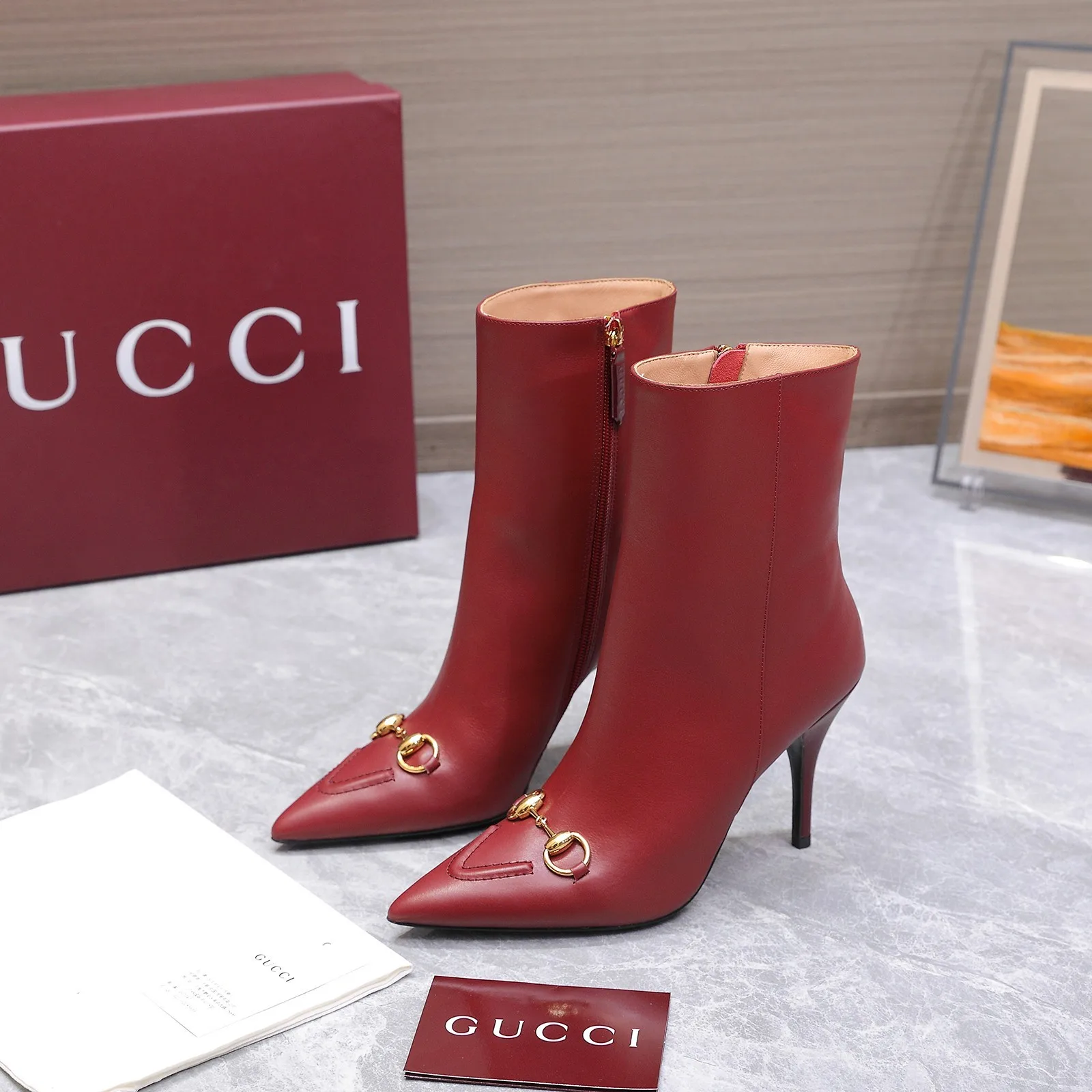 Gucci ホースビット レザー アンクルブーツ グッチ ブーツ コピー ポインテッドトゥ レッド Gucci ホースビット レザー アンクルブーツ グッチ ブーツ コピー ポインテッドトゥ レッド