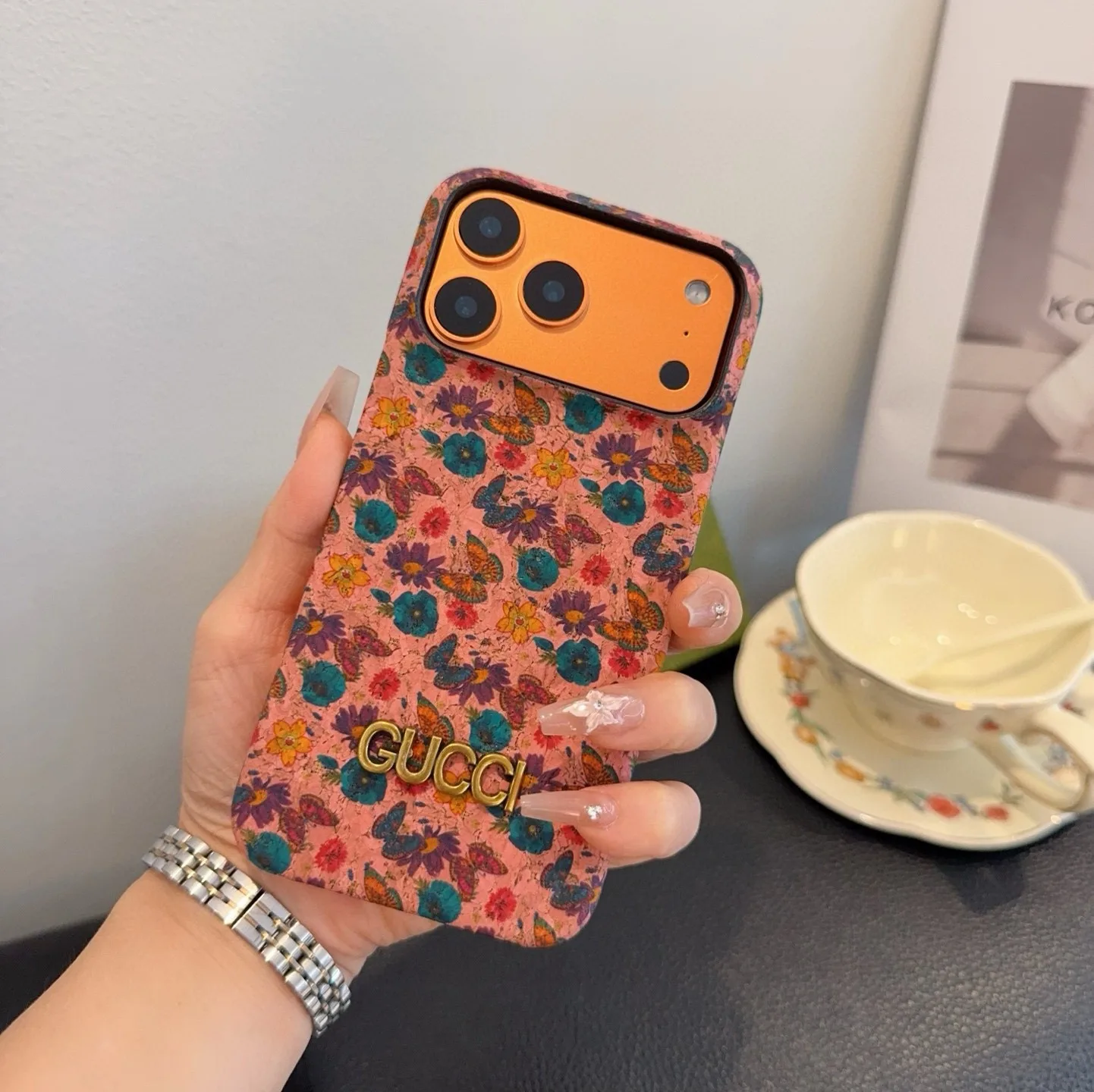 フローラル柄 iPhoneケース グッチ 携帯ケース 偽物 iPhone17 メタルロゴ フローラル柄 iPhoneケース グッチ 携帯ケース 偽物 iPhone17 メタルロゴ