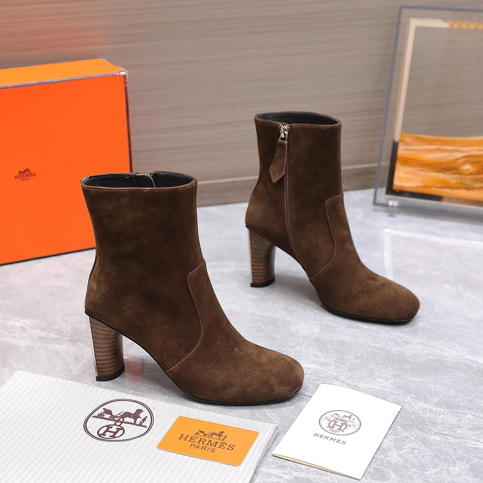 エルメス ブーツ スーパーコピー スエード Lisa ショートブーツ アンクルブーツ コーヒー エルメス ブーツ スーパーコピー スエード Lisa ショートブーツ アンクルブーツ コーヒー