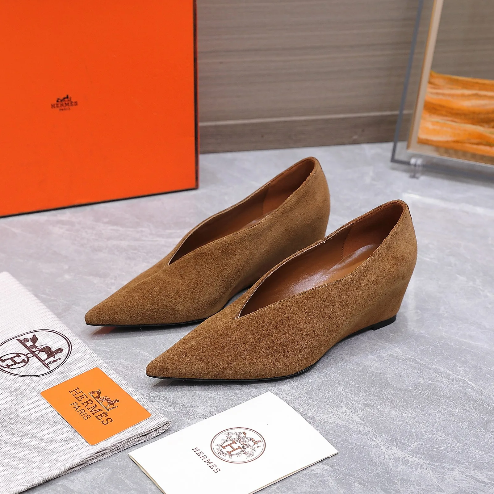 エルメス ルナパンプス スーパーコピー 洗練された ウェッジヒール スエード ブラウン エルメス ルナパンプス スーパーコピー 洗練された ウェッジヒール スエード ブラウン