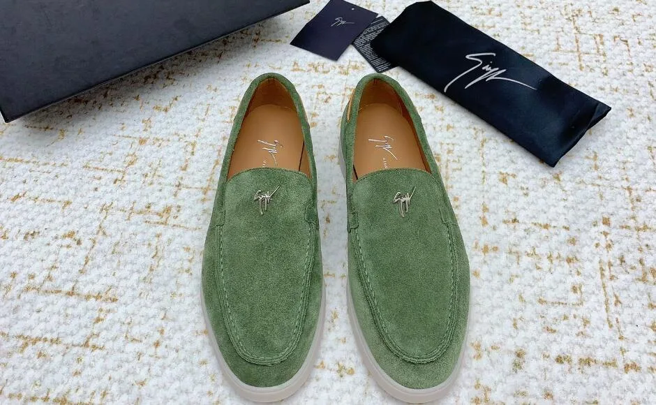 洗練された 上品 メタルロゴ ジュゼッペ・ザノッティ モカシン コピー スエードローファー グリーン 洗練された 上品 メタルロゴ ジュゼッペ・ザノッティ モカシン コピー スエードローファー グリーン