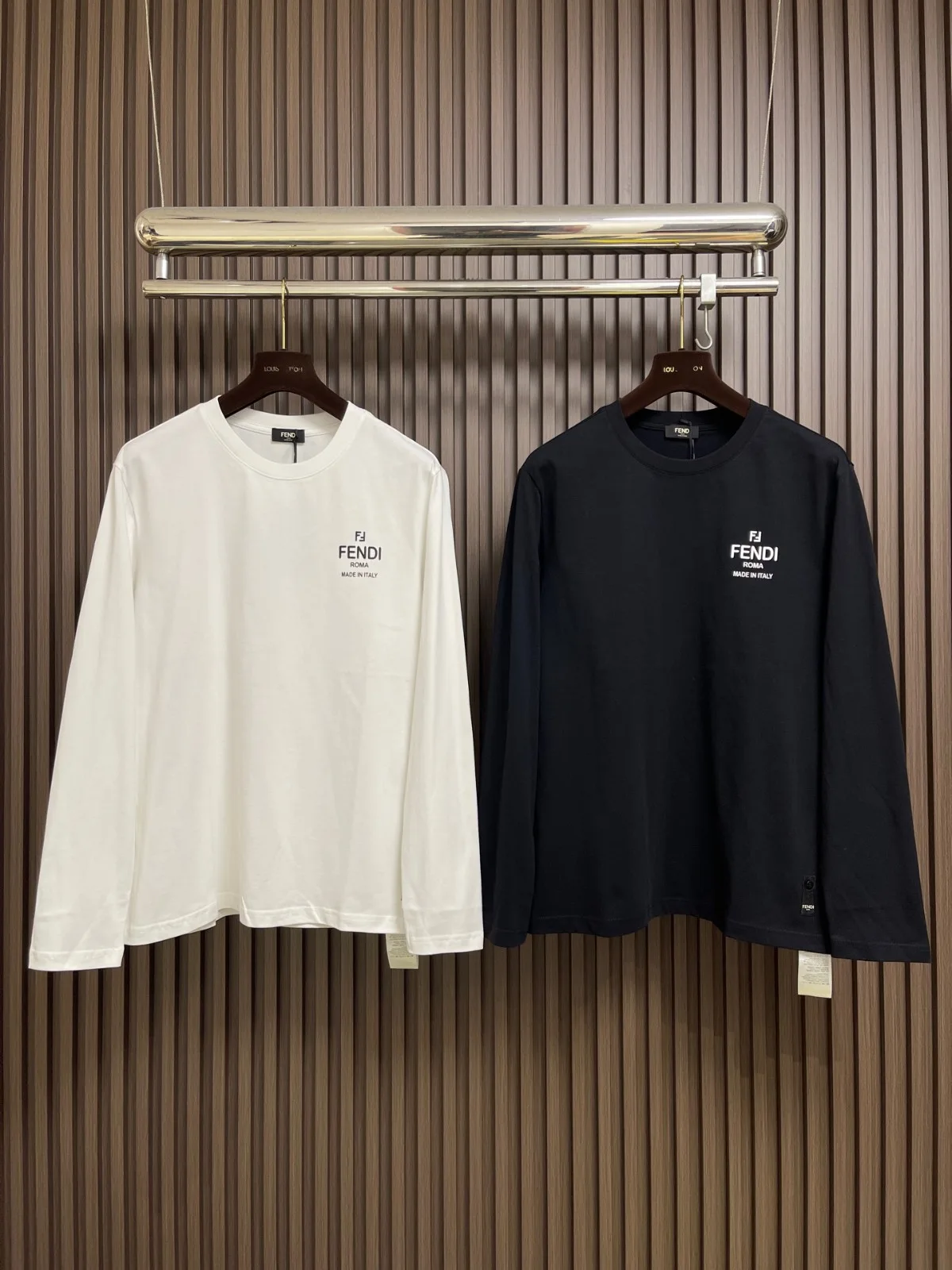 フェンディ Tシャツ 偽物 シンプル 合わせやすい ロゴ クルーネック 長袖Tシャツ フェンディ Tシャツ 偽物 シンプル 合わせやすい ロゴ クルーネック 長袖Tシャツ