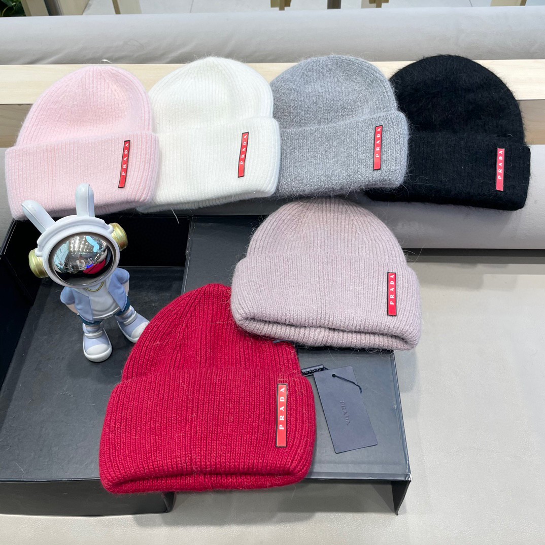 PRADA 赤 リブ編み ニット帽 PRADA 赤 リブ編み ニット帽