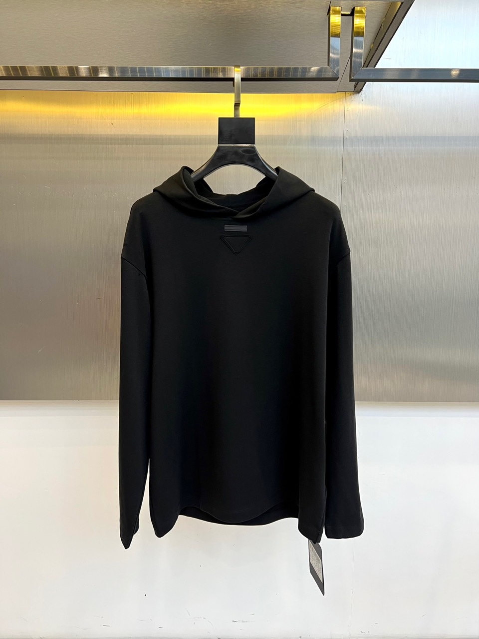 シンプル 着回し フード付き プルオーバー プラダ Tシャツ 偽物 合わせやすい ブラック