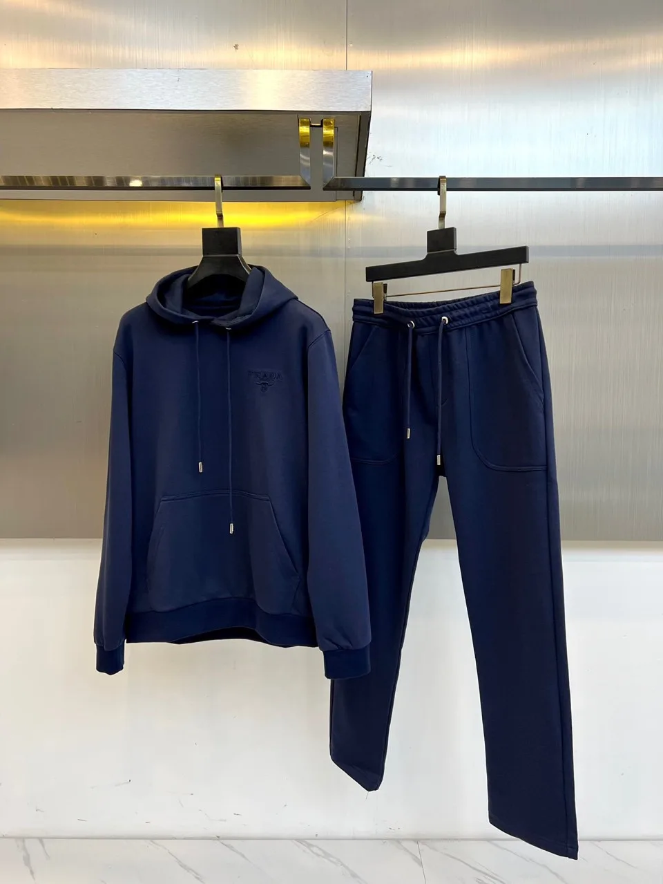フーディー&スウェットパンツ 上下セット プラダ セットアップ 偽物 ネイビー フーディー&スウェットパンツ 上下セット プラダ セットアップ 偽物 ネイビー