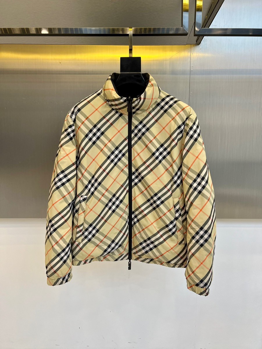 専用　BURBERRY リバーシブル　チェック柄ダウンジャケット BURBERRY (バーバリー) リバーシブル チェック＆無地 ダウンジャケット