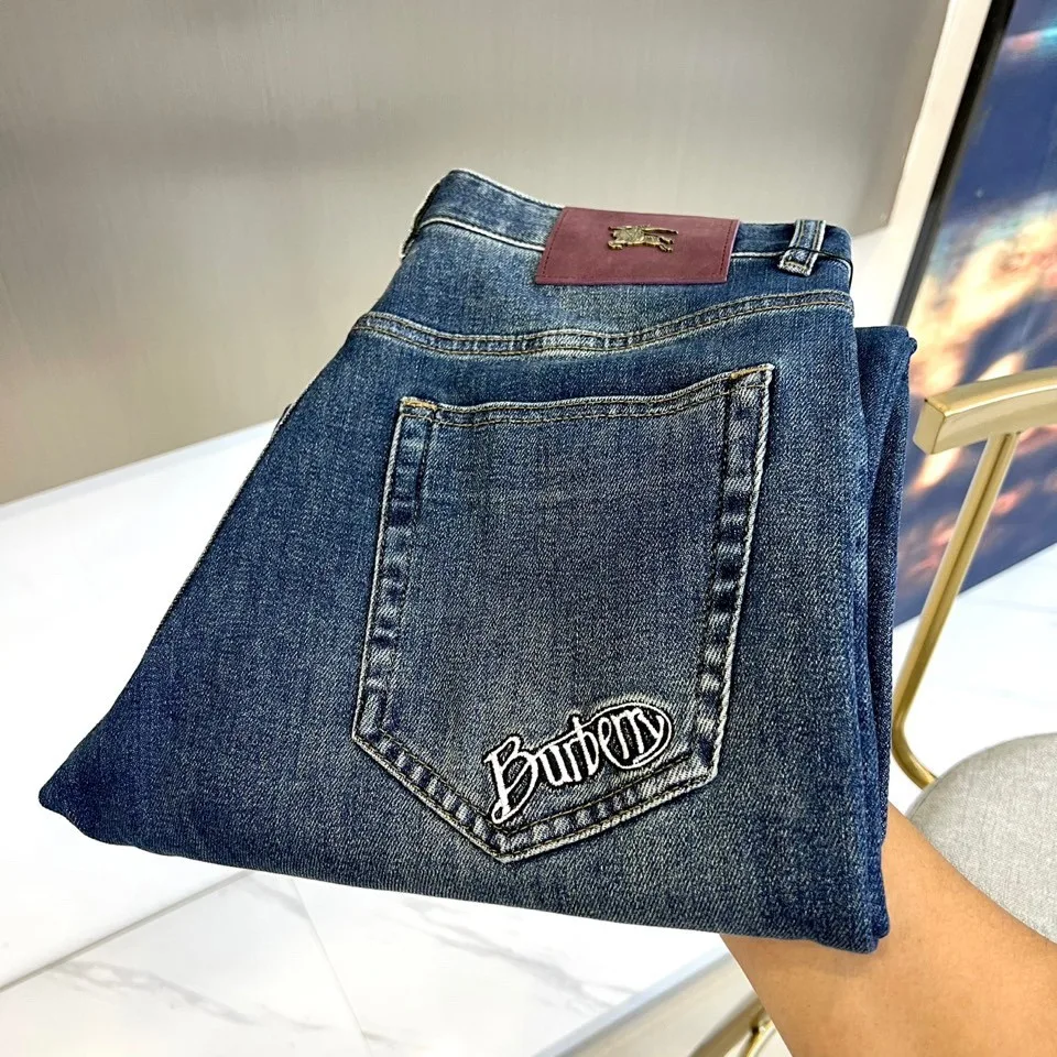 カジュアル 合わせやすい デニムパンツ バーバリー ジーンズ 偽物 おしゃれ カジュアル 合わせやすい デニムパンツ バーバリー ジーンズ 偽物 おしゃれ