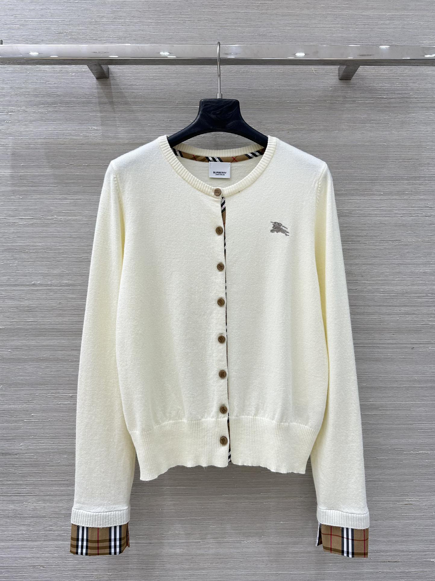 ウール＆カシミヤ クルーネック カーディガン バーバリー ニット 偽物