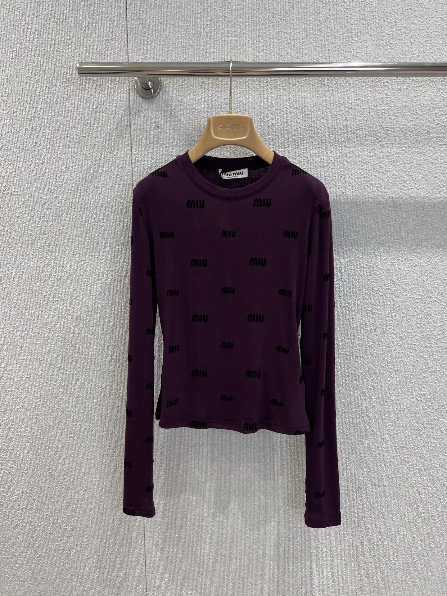 MIU MIU ロゴ総柄 ロングスリーブトップス ミュウミュウ Tシャツ 偽物 パープル