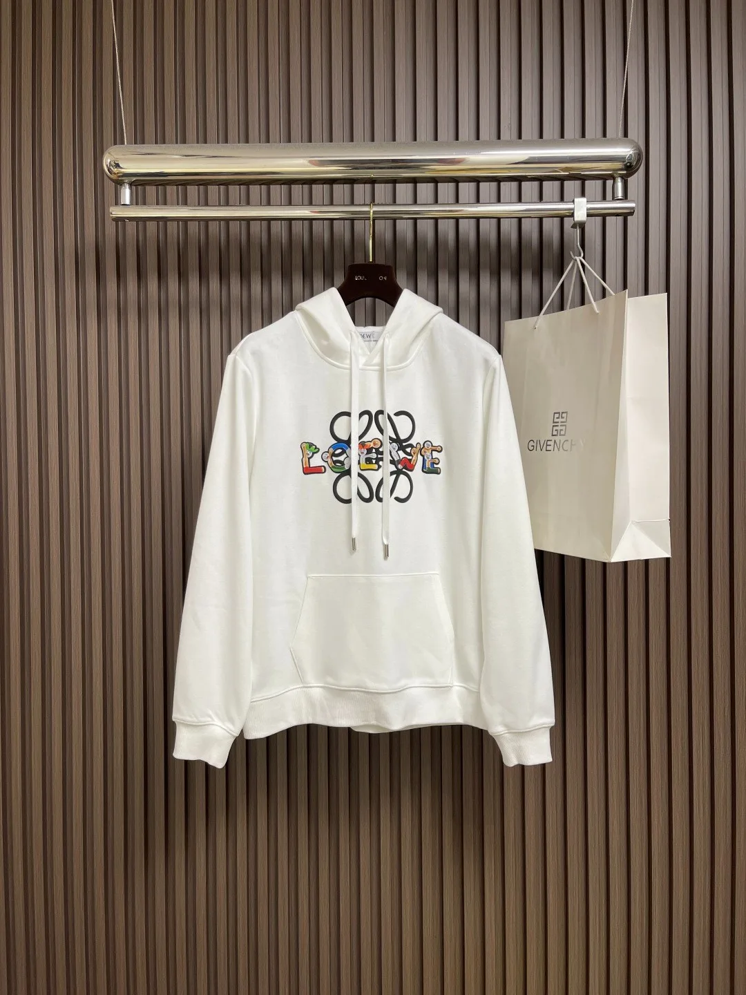 ロエベ パーカー 偽物 シンプル 合わせやすい ロゴ フーディー ホワイト ロエベ パーカー 偽物 シンプル 合わせやすい ロゴ フーディー ホワイト