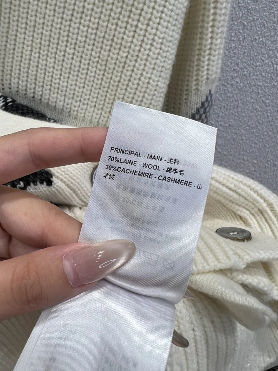 1763716546365487.jpg