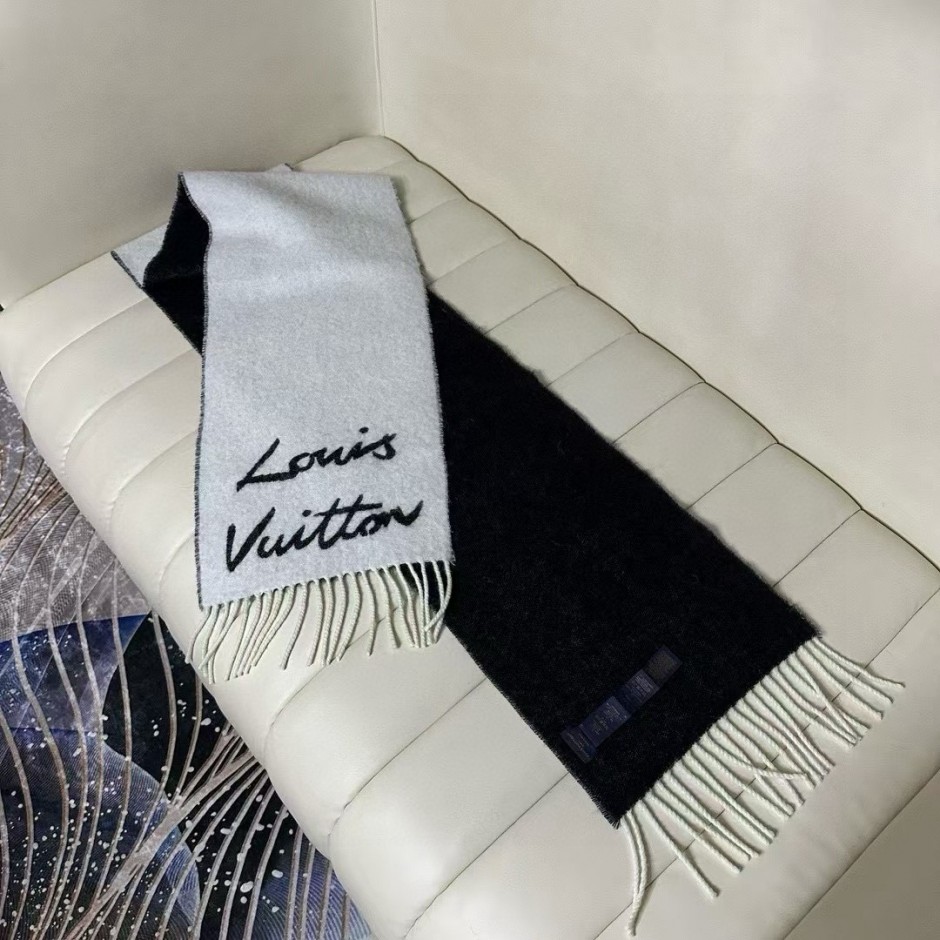 ヴィトンスカーフマフラー 合わせやすい ルイ・ヴィトン スカーフ コピー マフラー・フラッフィー