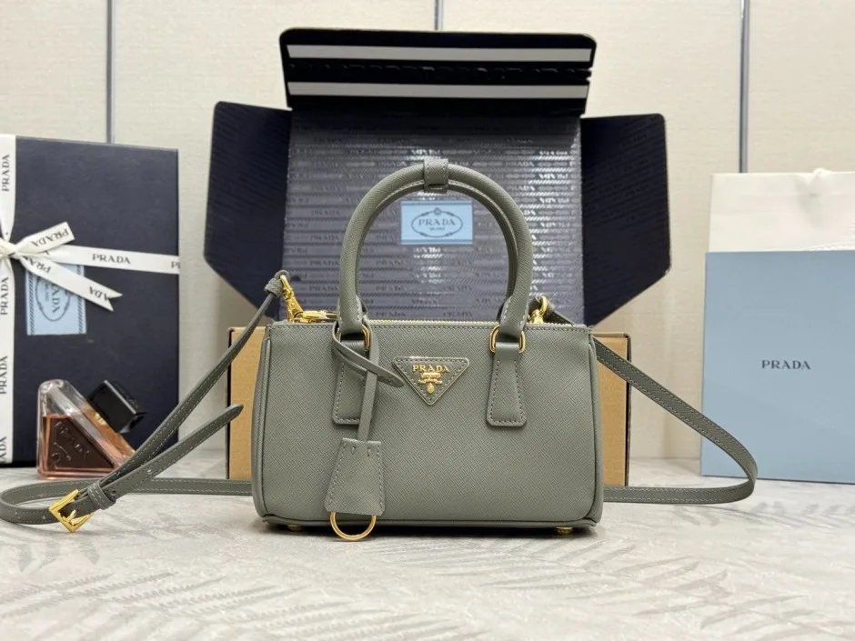 ★大人気★プラダ バッグ スーパーコピー 1BA916 サフィアーノレザー ミニバッグ ★大人気★プラダ バッグ スーパーコピー 1BA916 サフィアーノレザー ミニバッグ