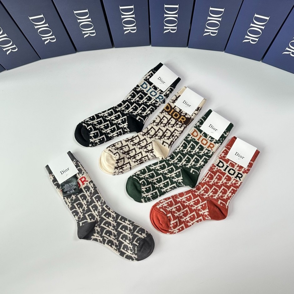 クリスチャン・ディオール 靴下 偽物 スタイリッシュ ロゴ総柄 5足