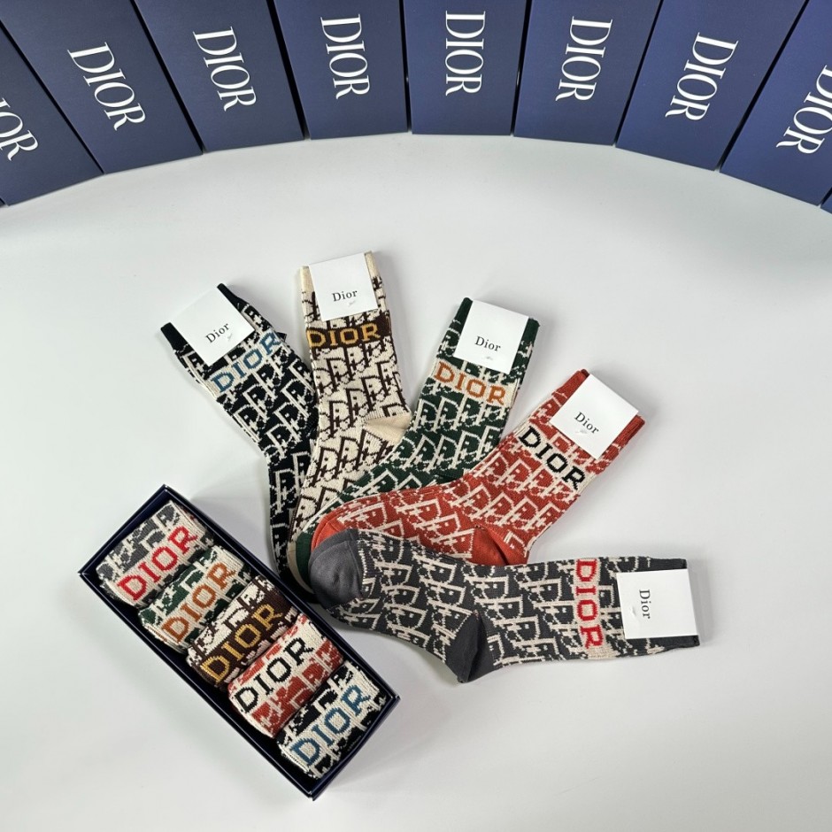 クリスチャン・ディオール 靴下 偽物 スタイリッシュ ロゴ総柄 5足