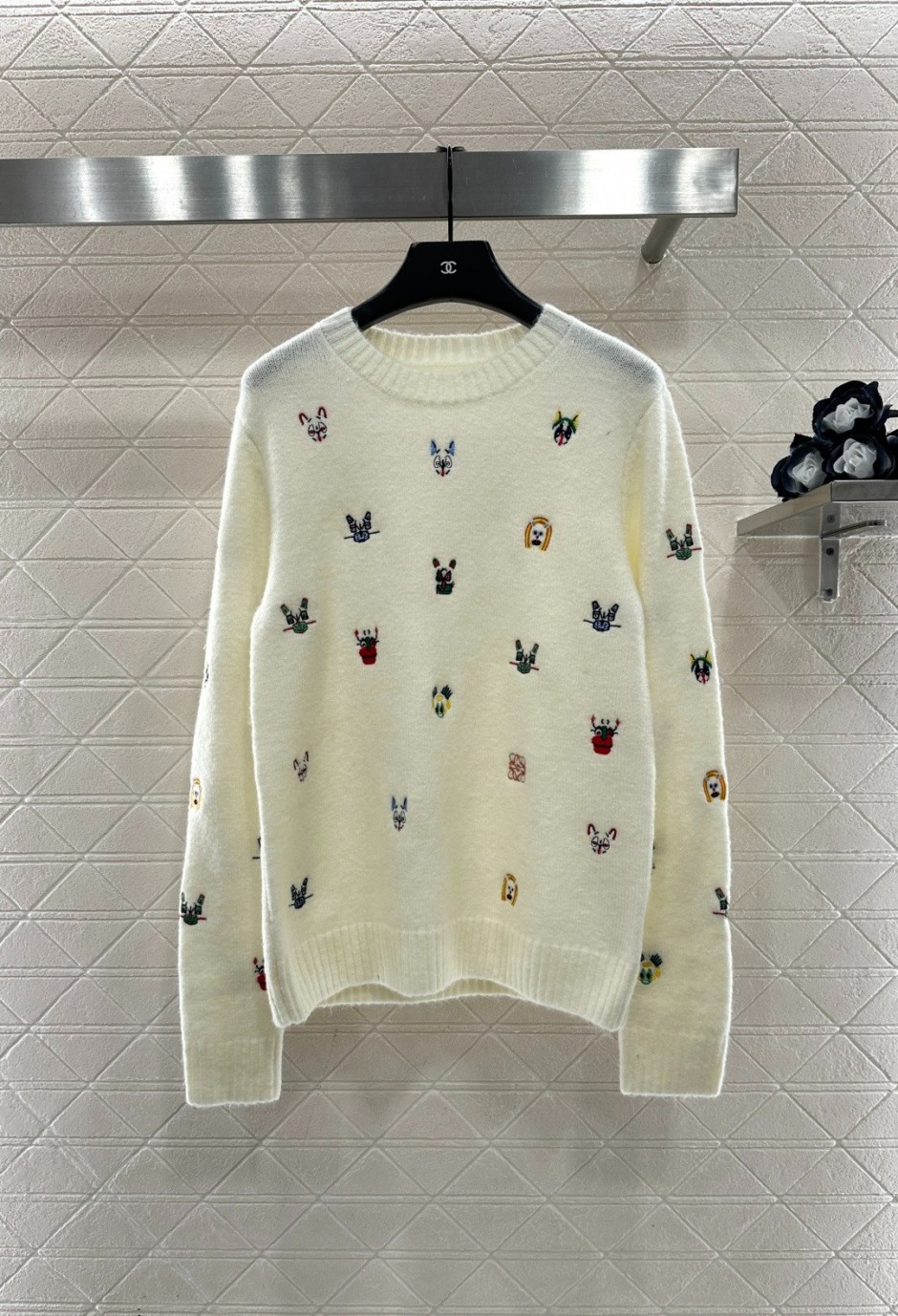 遊び心あふれる！刺繍入り クルーネックニット ロエベ セーター コピー ウール