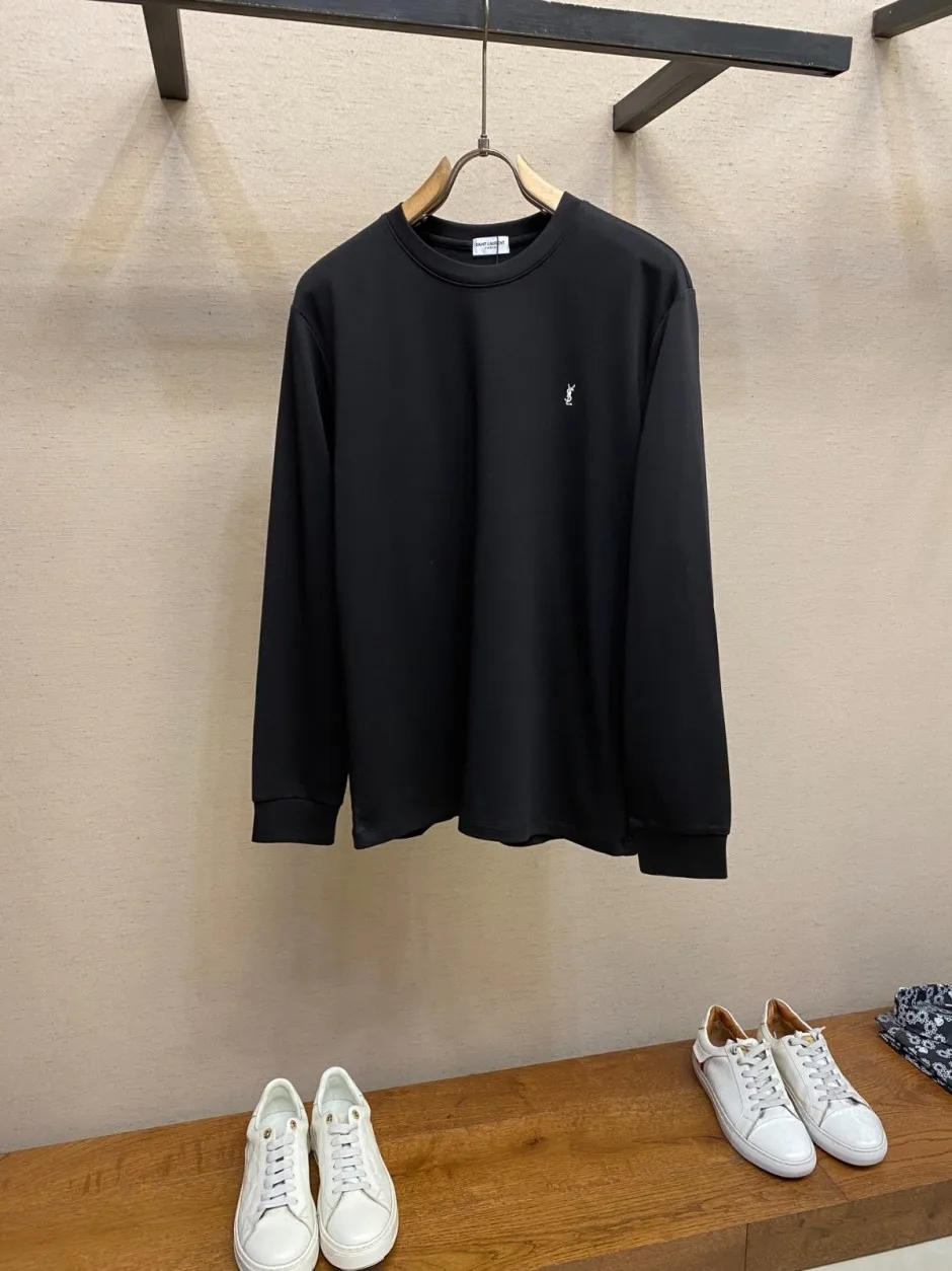 洗練された YSLロゴ イヴ・サンローラン Tシャツ 偽物 長袖Tシャツ ブラック 洗練された YSLロゴ イヴ・サンローラン Tシャツ 偽物 長袖Tシャツ ブラック