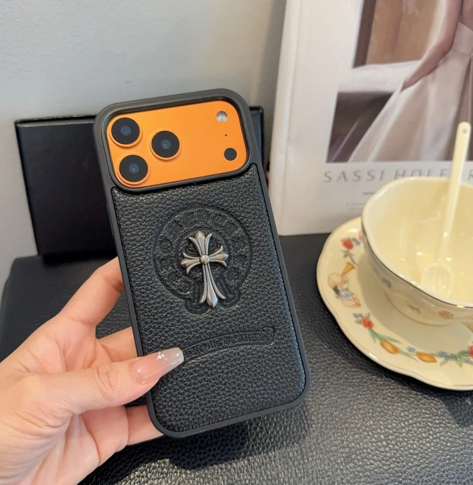 クロスモチーフ レザー iPhoneケース クロムハーツ 携帯ケース 偽物 クロスモチーフ レザー iPhoneケース クロムハーツ 携帯ケース 偽物