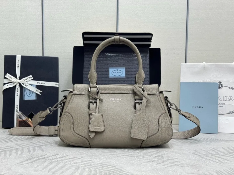 プラダ ラージ レザー トートバッグ 1BG604 スーパーコピー 人気 新作 