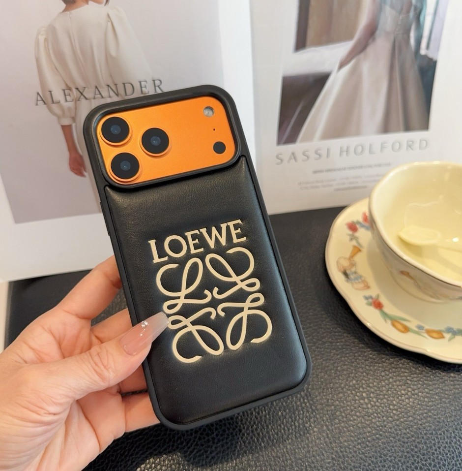 ロエベ アイフォンケース 偽物 アナグラム レザー iPhoneケース iPhone17