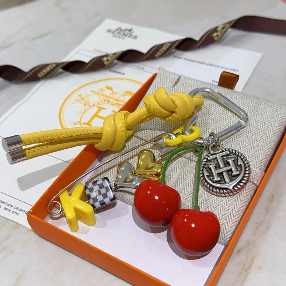 エルメス キーホルダー コピー Hロゴ＆マルチチャーム キーリング