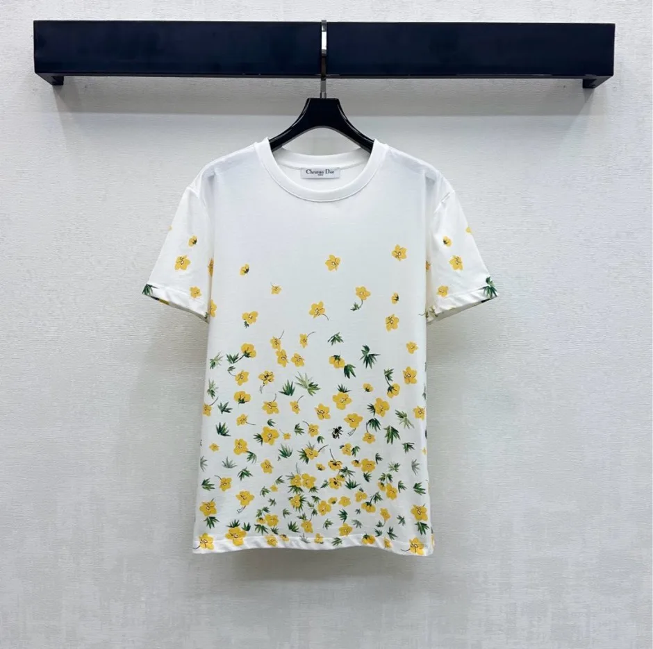 春らしい フローラルプリント 半袖Tシャツ クリスチャン・ディオール Tシャツ コピー 春らしい フローラルプリント 半袖Tシャツ クリスチャン・ディオール Tシャツ コピー