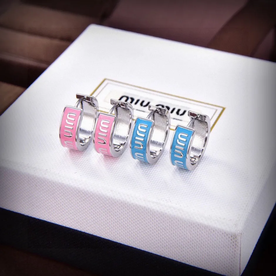 Miu Miu エナメル ロゴ フープピアス ミュウミュウ イヤリング 偽物 Miu Miu エナメル ロゴ フープピアス ミュウミュウ イヤリング 偽物