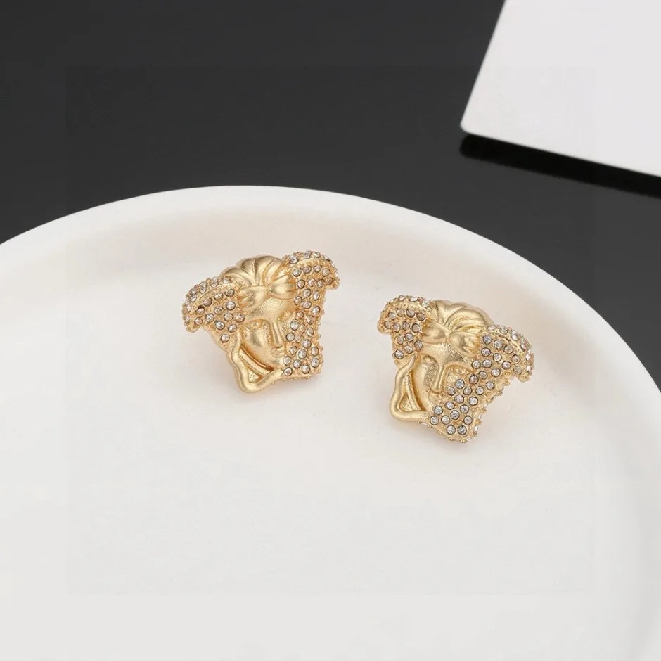 スタイリッシュ メドゥーサ スタッドピアス ヴェルサーチェ イヤリング 偽物 スタイリッシュ メドゥーサ スタッドピアス ヴェルサーチェ イヤリング 偽物