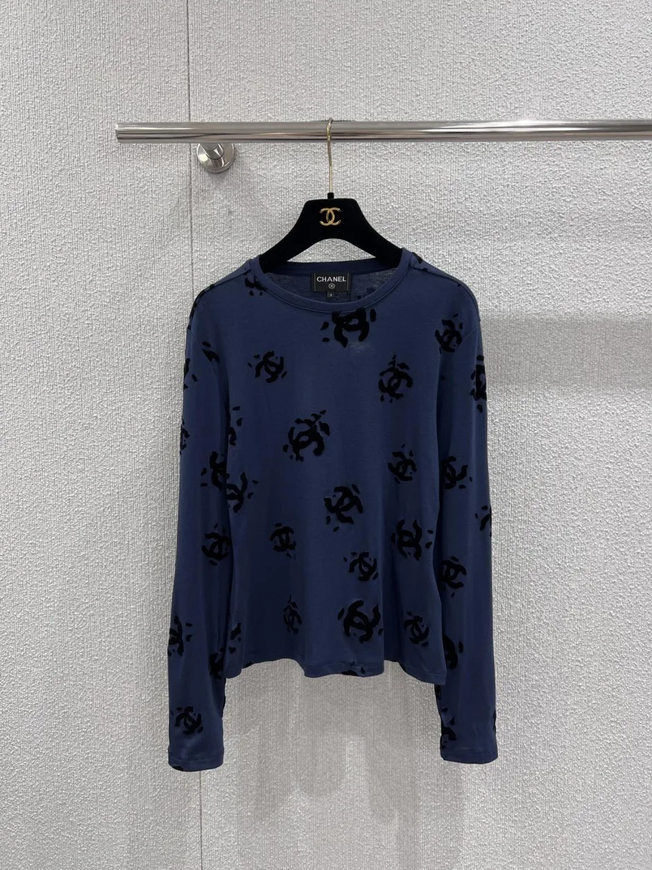 シンプル CCロゴ 長袖Tシャツ シャネル Tシャツ コピー クルーネック ネイビー シンプル CCロゴ 長袖Tシャツ シャネル Tシャツ コピー クルーネック ネイビー